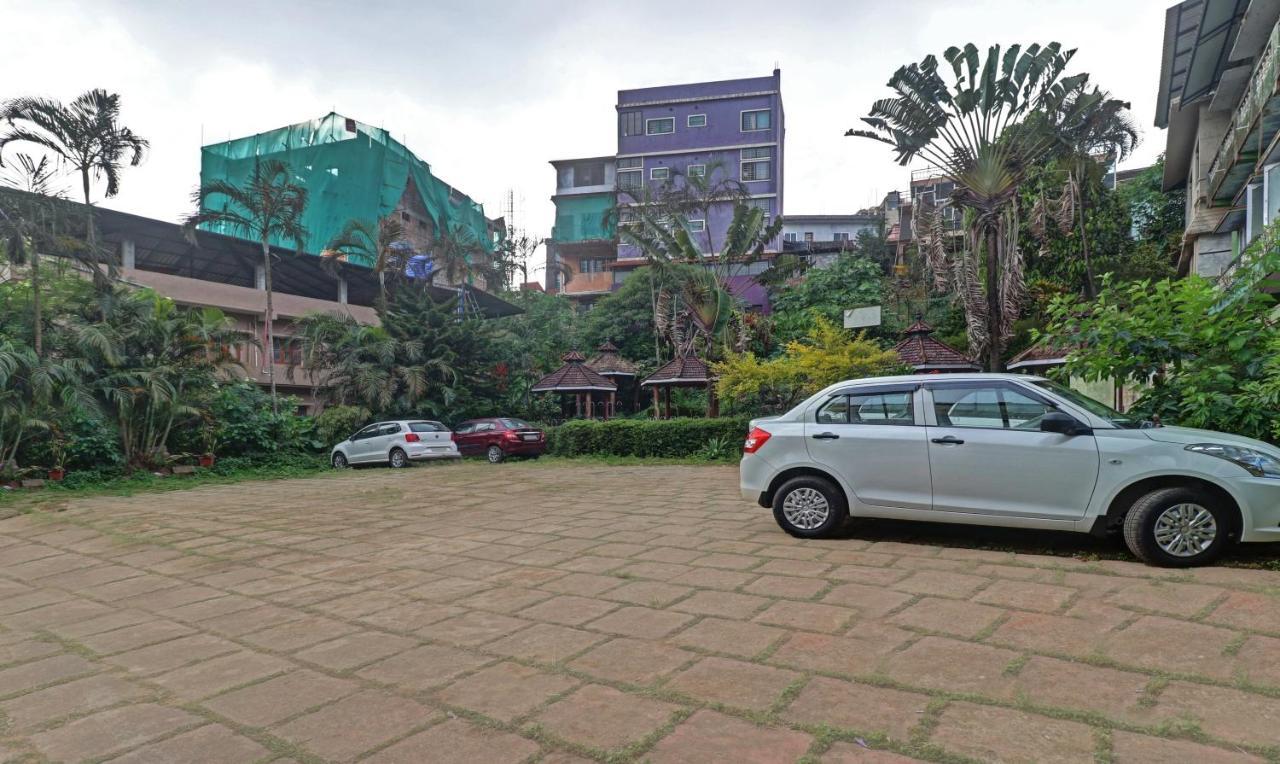 Hôtel Hill Town à Madikeri Extérieur photo
